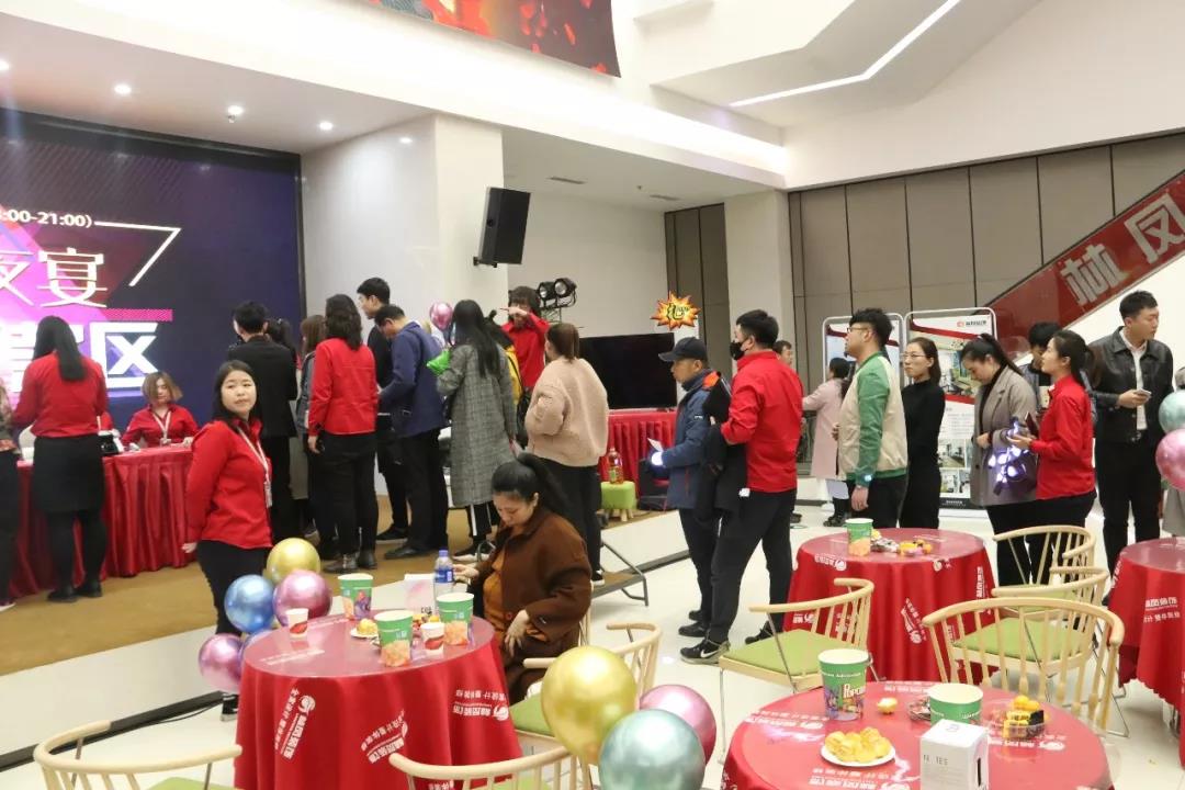 各位業(yè)主排隊交定 各位業(yè)主排隊交定